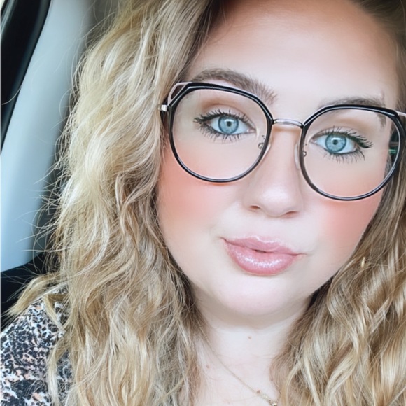 ♥️Share Show with Posh Friends♥️ - Picture 2 of 5